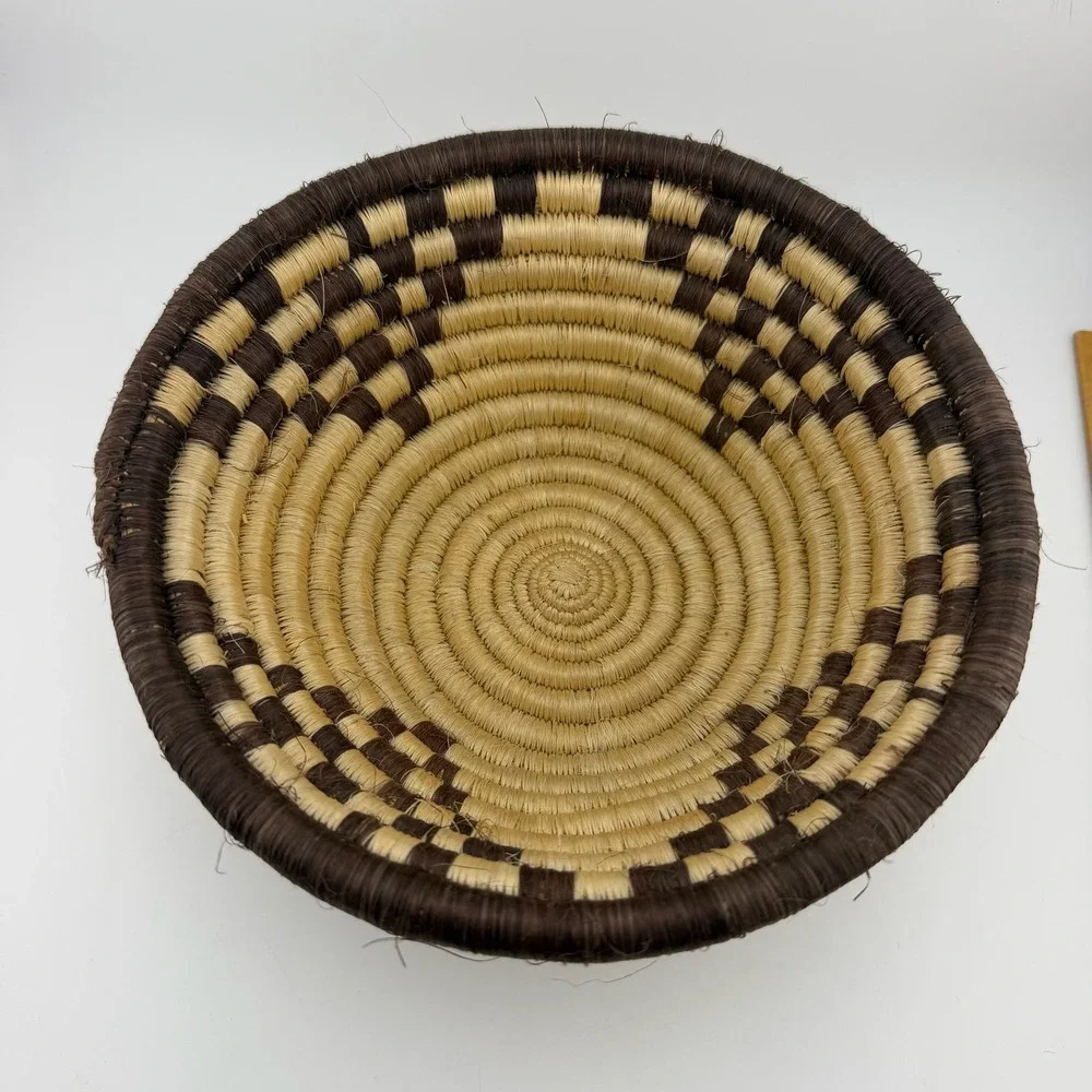 Woven Basket Bowl 8in Natural Brown Excellent Geometric Tribal Boho